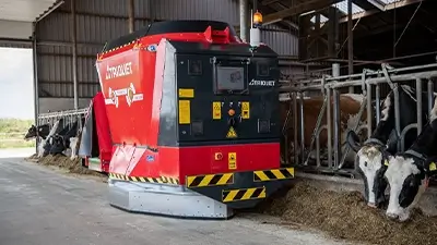 Fütterungsanschieberoboter von Trioliet in Kuh-Stall