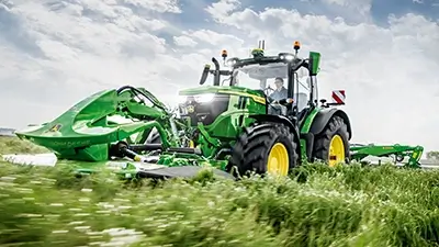 Rasenmäher bei der Fahrt