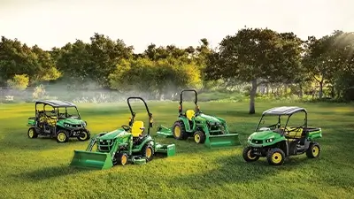 Kleine landwirtschaftliche Geräte auf Wiese