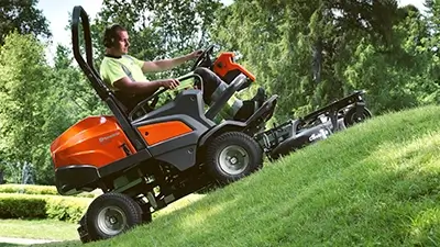 Fahrbarer Rasenmäher