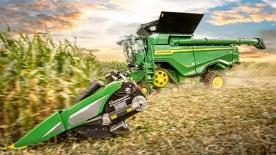 Landmaschine auf dem Acker