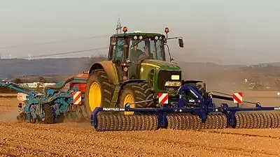 Landmaschine auf dem Feld