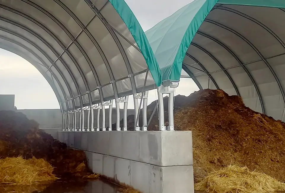 Mistlagerhalle mit Rundbogen