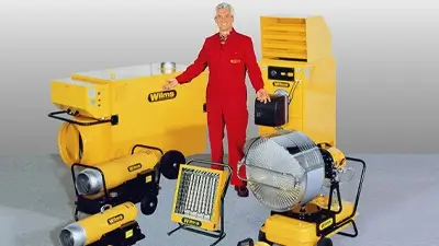 Wilms-Produkte in Verkaufsraum mit Mitarbeiter